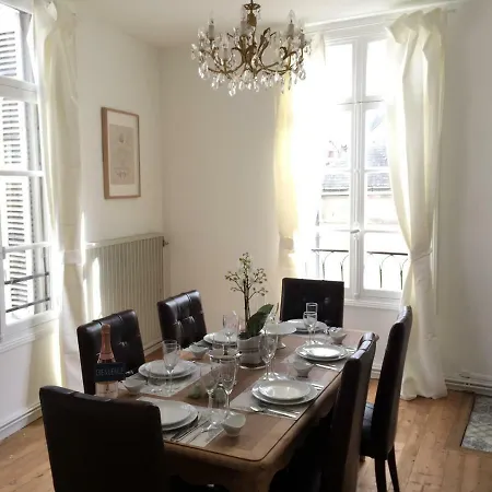 Romantic Apartment For Two In Saumur شقة