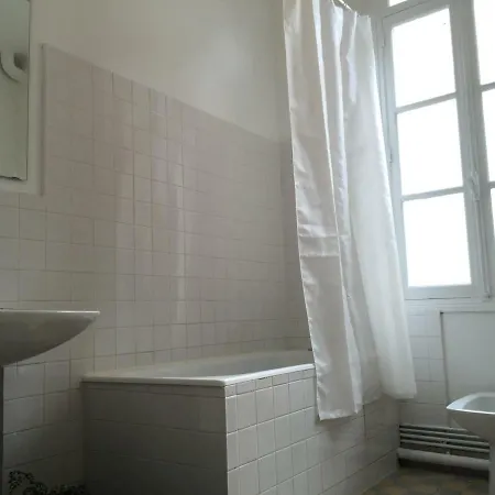 Romantic Apartment For Two In Saumur سوموور