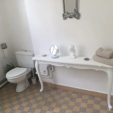 Romantic Apartment For Two In Saumur شقة سوموور