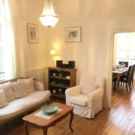 Romantic Apartment For Two In Saumur 아파트
